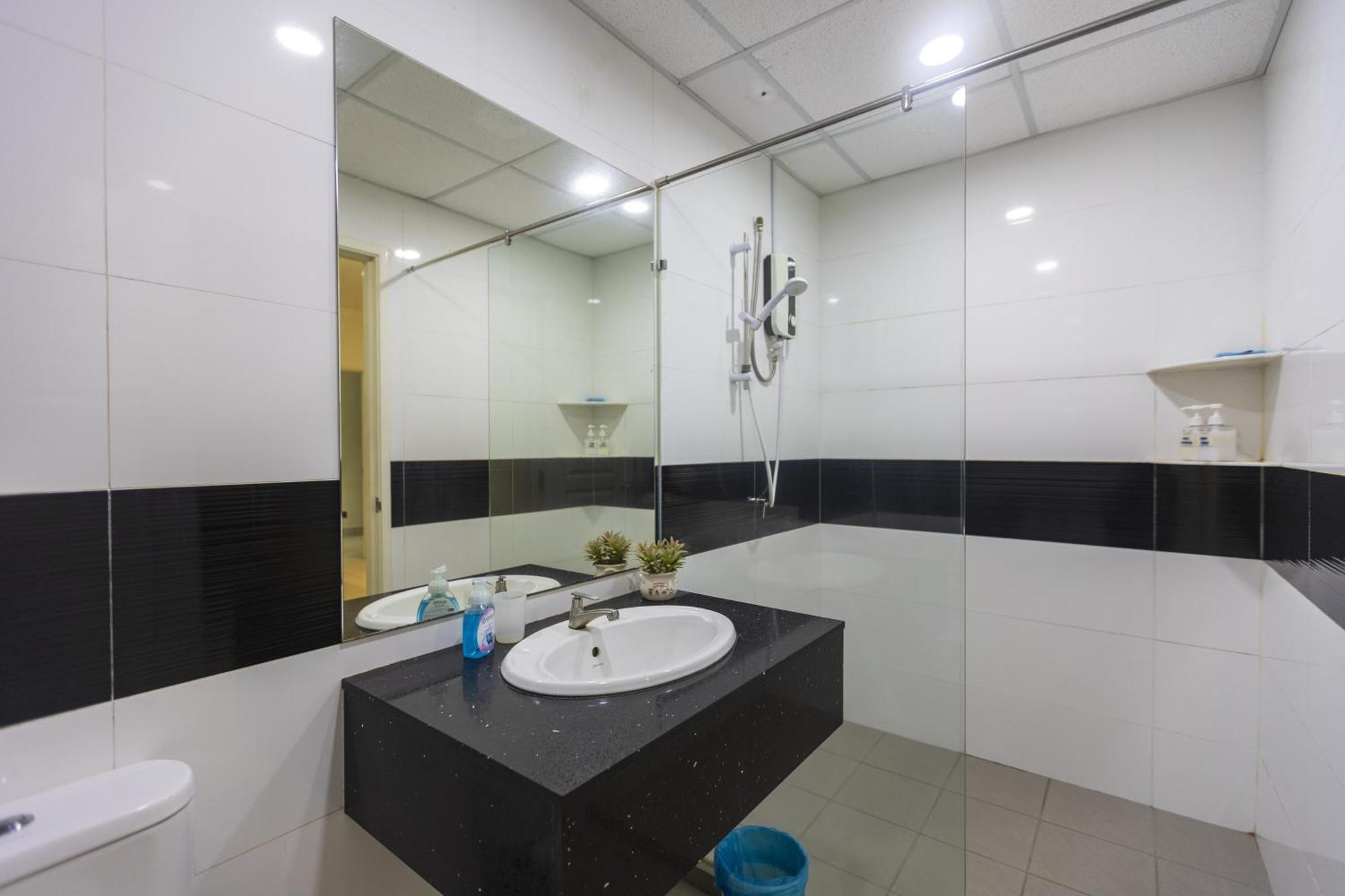 Sky Suites George Town Eksteriør billede